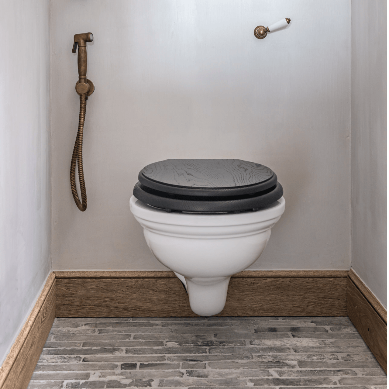 Lavatory seats